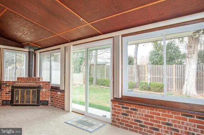 Building Photo - 5931 Peverill Dr