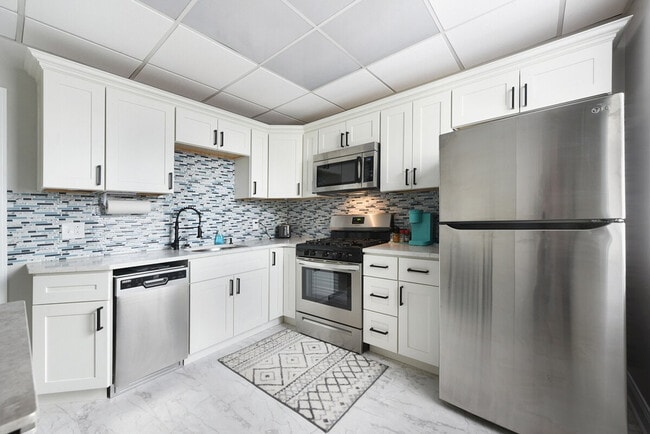 Building Photo - 444 Oneida St