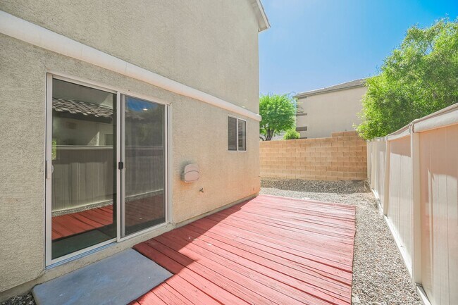 Building Photo - 3 Bedroom, 2.5 Bath Two-Story Home Located In The Charming Southwest Area!