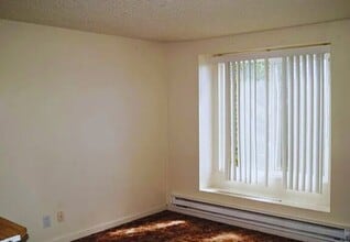 Building Photo - Cute 2 Bedroom Apartment with patio!