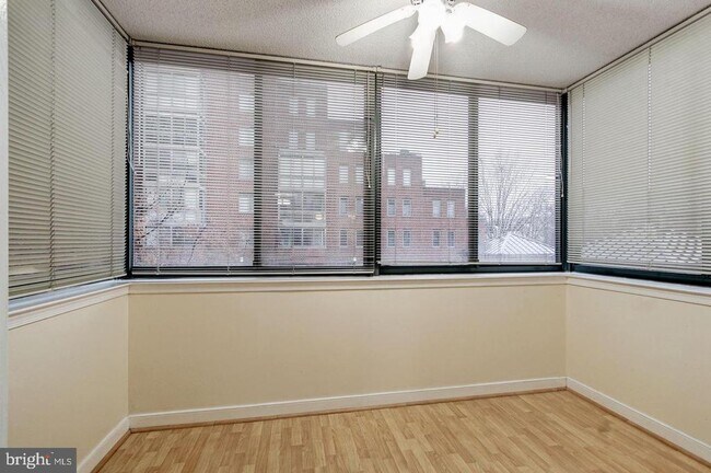 Building Photo - 1050 N Taylor St