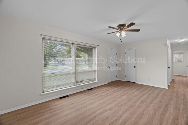 Building Photo - 560 Bardot Dr