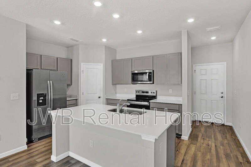Building Photo - 14567 Macadamia Ln