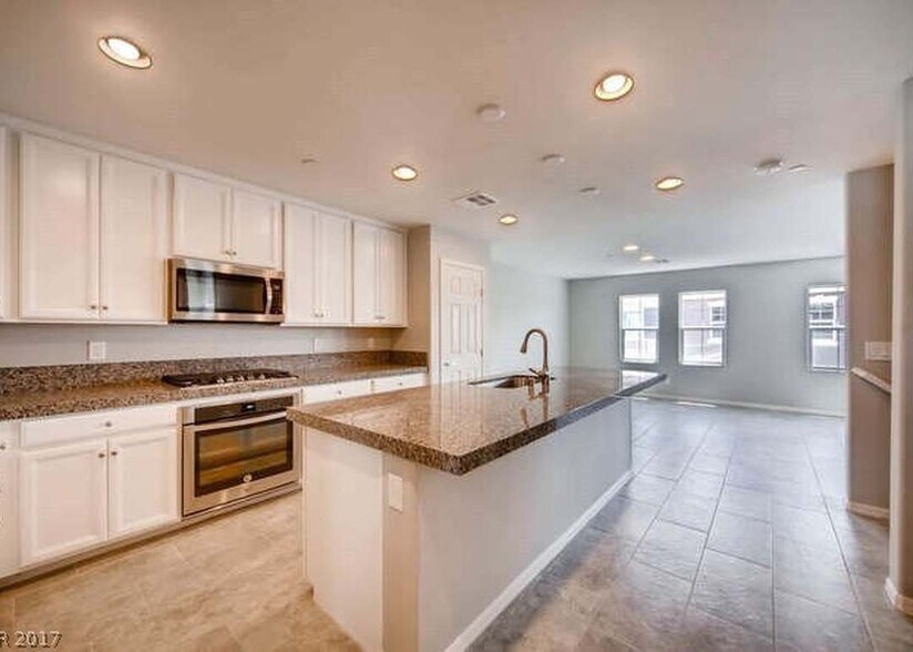 Building Photo - 1014 Warsaw Ave