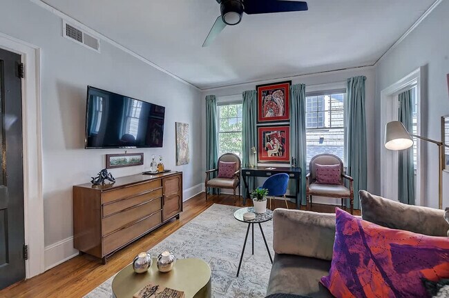 Building Photo - 518 Lamar Ave