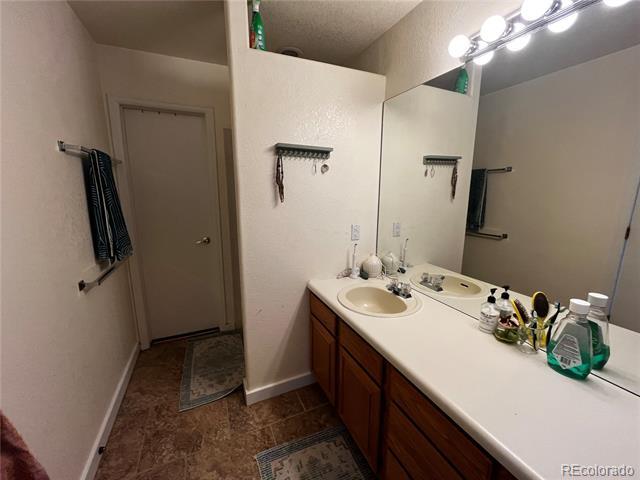 Building Photo - 1029 Delta Dr