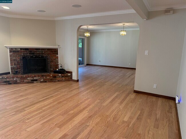 Building Photo - 1271 Summit Rd