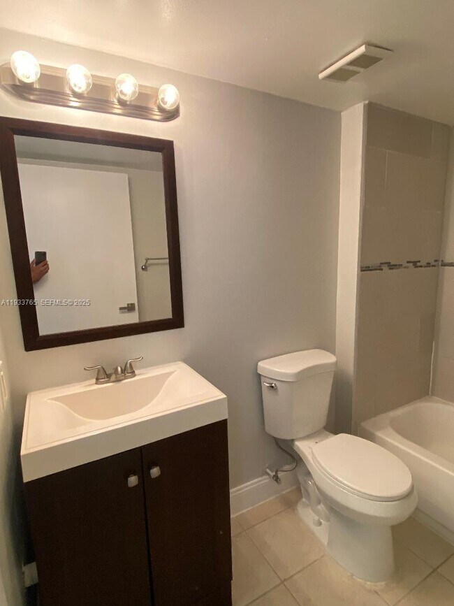 Building Photo - 9999 Summerbreeze Dr