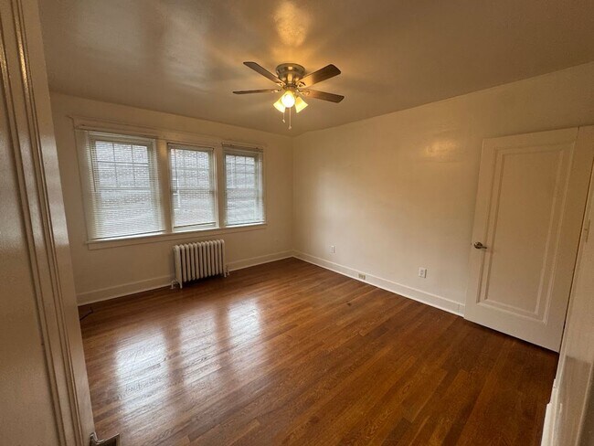 Building Photo - Wonderful Duplex in the Heart of Squirrel Hill!