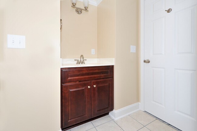 Building Photo - 4206 Seaview St