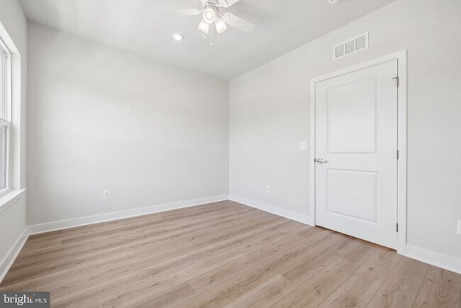 Building Photo - 1611 POTOMAC SHORES Pky