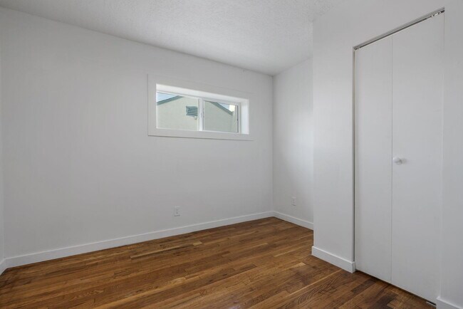 Building Photo - 219 Solano Dr SE