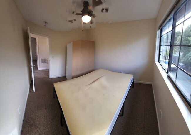 Building Photo - LOCATION-CLOSE PROXIMITY TO POLY CAMPUS