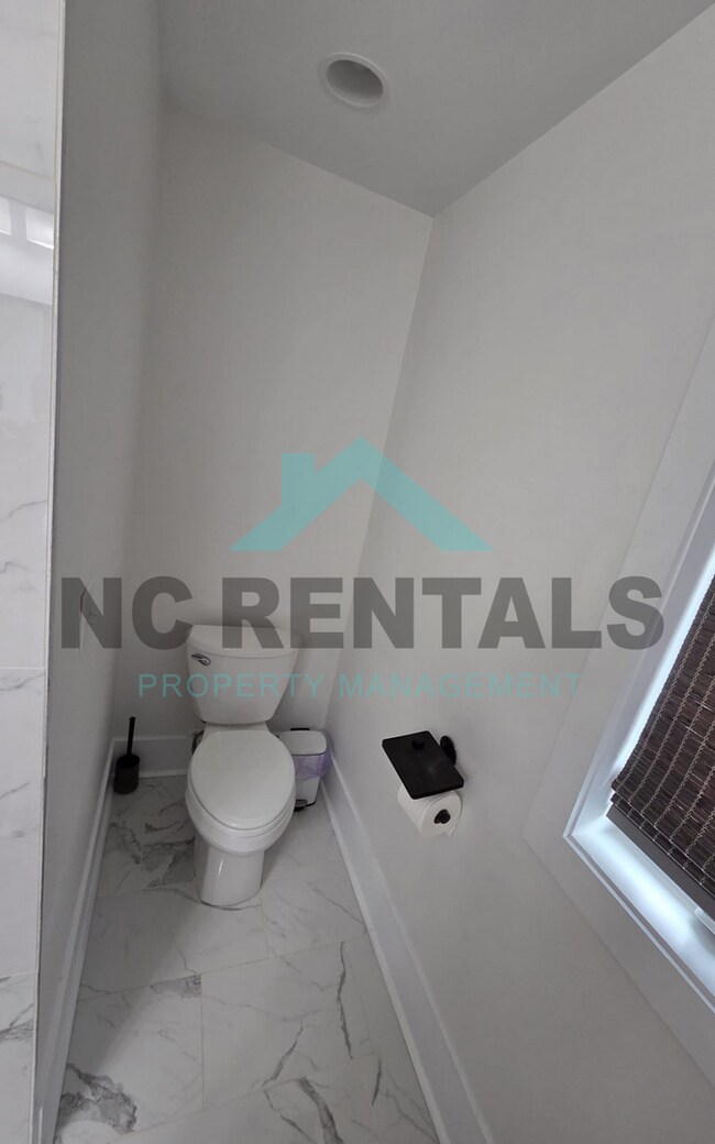 Building Photo - 1501 E Jones St