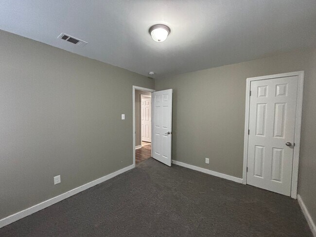 Building Photo - 3546 Debby Dr