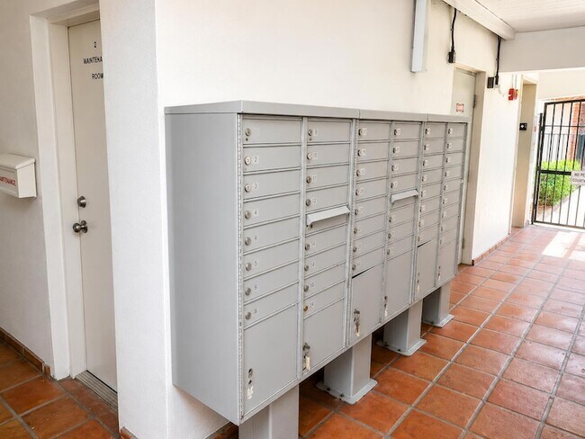 Building Photo - 4500 N Flagler Dr