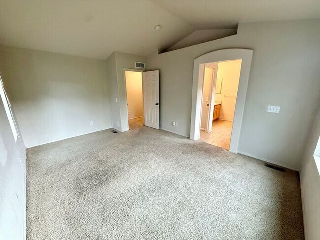 Building Photo - Stunning 4 bedroom/ 2.5 bath home with 2 car Attached Garage in Fort Collins, Colorado