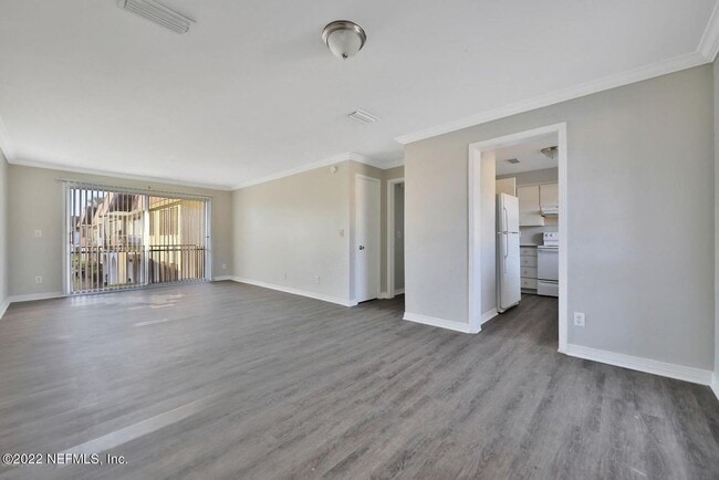 Building Photo - 2 Bedroom Unit