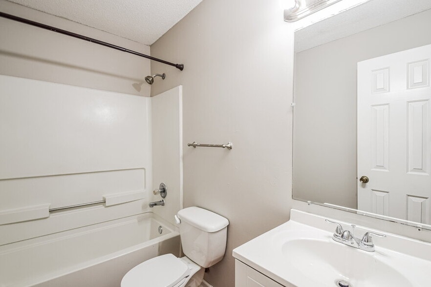 Building Photo - 10378 Yates Dr