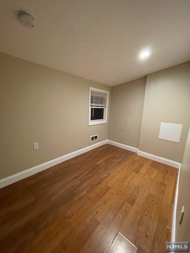 Building Photo - 33-35 Totowa Ave