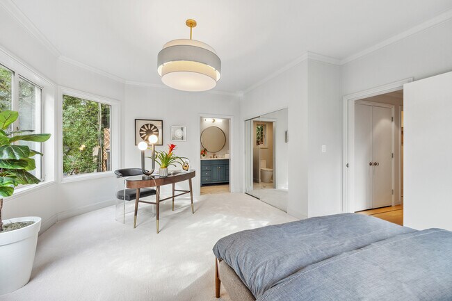 Building Photo - 900 Green St