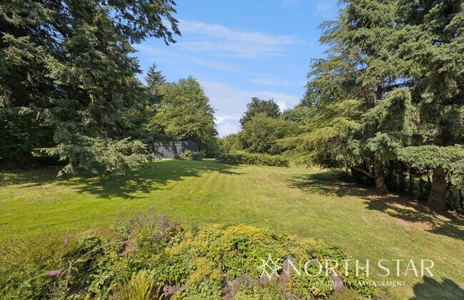 Building Photo - A Private Paradise Near Downtown