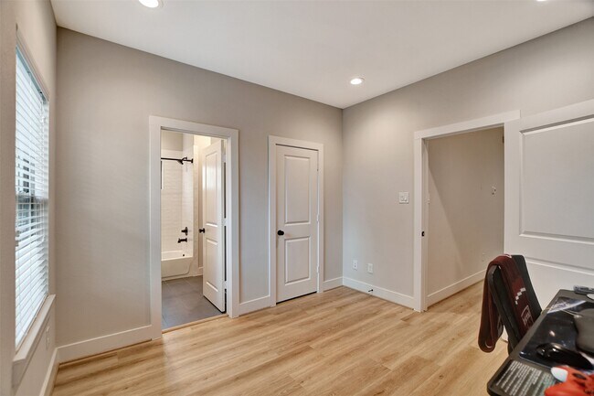 Building Photo - 3704 Creekmont Grn Ln