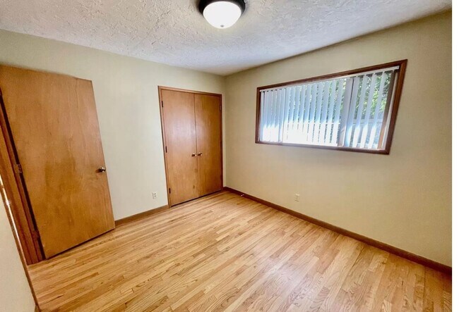 Building Photo - Charming and attractive 2 bed/1 bath in Irvington Neighborhood!