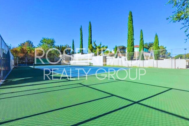 Building Photo - Charming 3-beds, 2-baths home in the Prest...