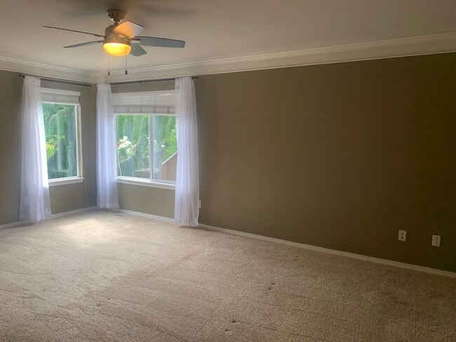 Building Photo - Incredibly maintained home in highly desirable Woodbrook! 4 bed, 3 bath + den! A MUST SEE!