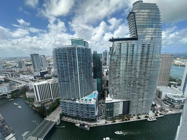 Building Photo - 475 Brickell Ave