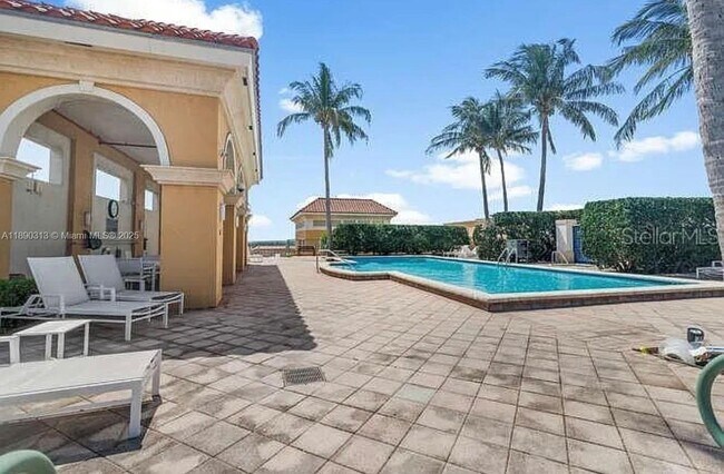 Building Photo - 403 S Sapodilla Ave