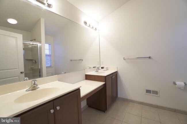 Building Photo - 425 Williamson Ct