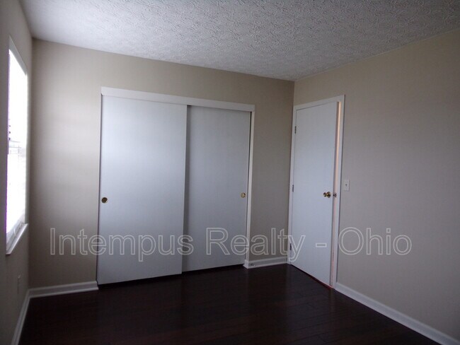 Building Photo - 7839 Meadowhaven Blvd