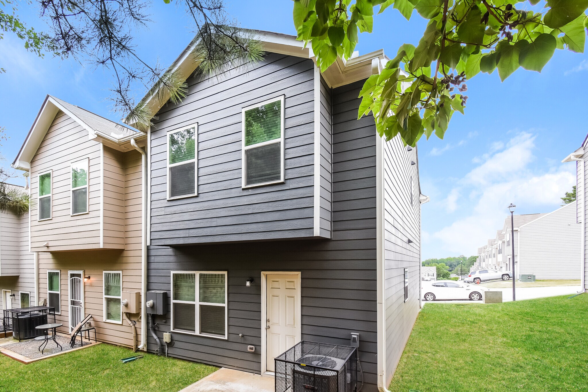 Building Photo - 402 Highwood Ln
