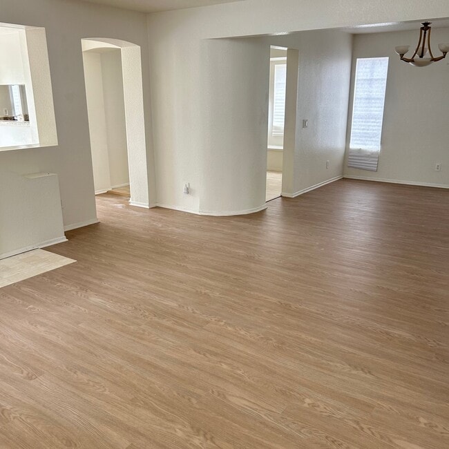 Building Photo - 2543 Spinnaker Ave