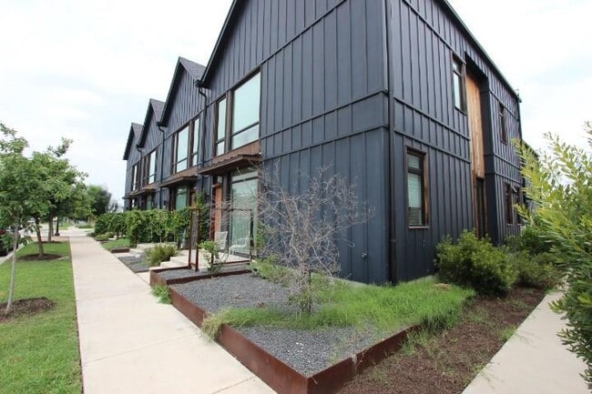 Building Photo - 4723 Vaughan St