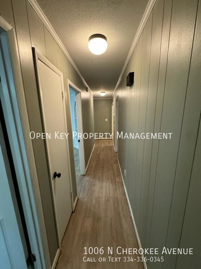 Building Photo - 1006 N Cherokee Ave