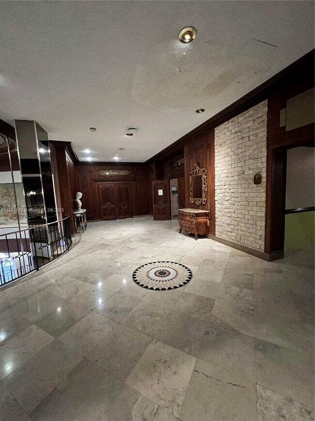 Building Photo - 6039 Collins Ave