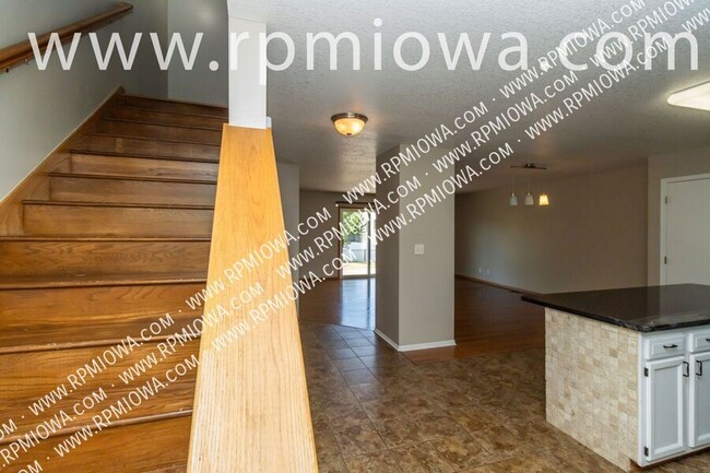 Building Photo - 770 SE Harper Dr