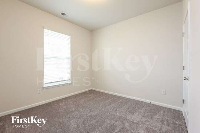 Building Photo - 415 Stonefence Dr