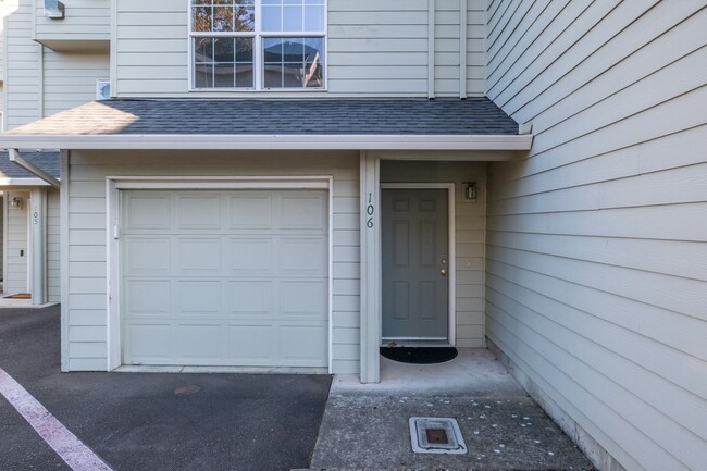 Building Photo - Stylish 2-Bedroom Condo Near OSU – Spaciou...