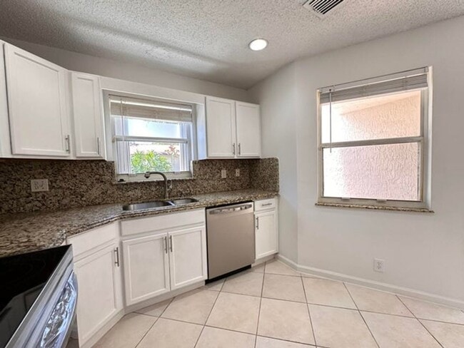 Building Photo - 703 Crosswinds Dr