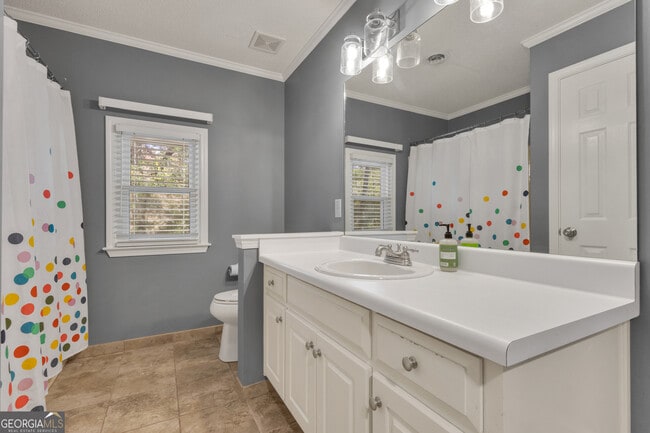 Building Photo - 135 Handshaker Ct