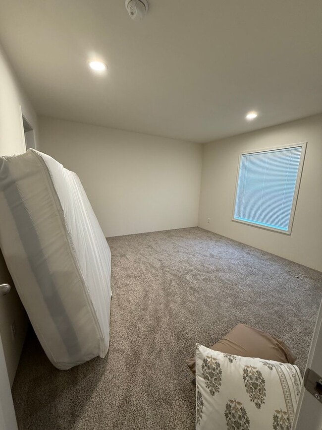 Building Photo - Brand new home, short or mid term rental, furnished or unfurnished!