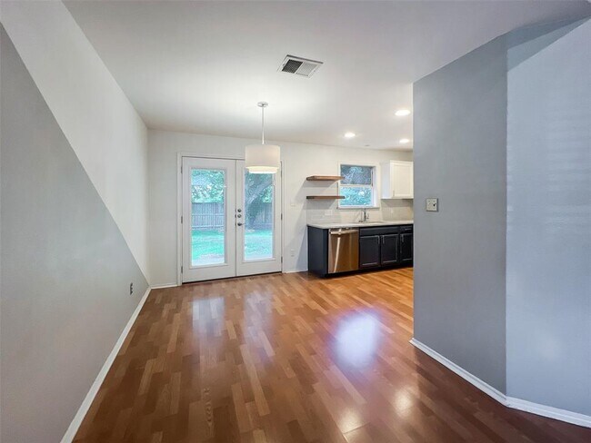 Building Photo - 7521 Peabody Dr