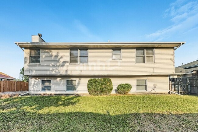 Building Photo - 1811 Mandan Village Dr
