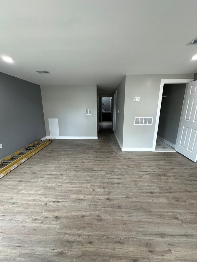 Building Photo - Newly renovated 3 Bed, 1 Bath in Marcus Hook