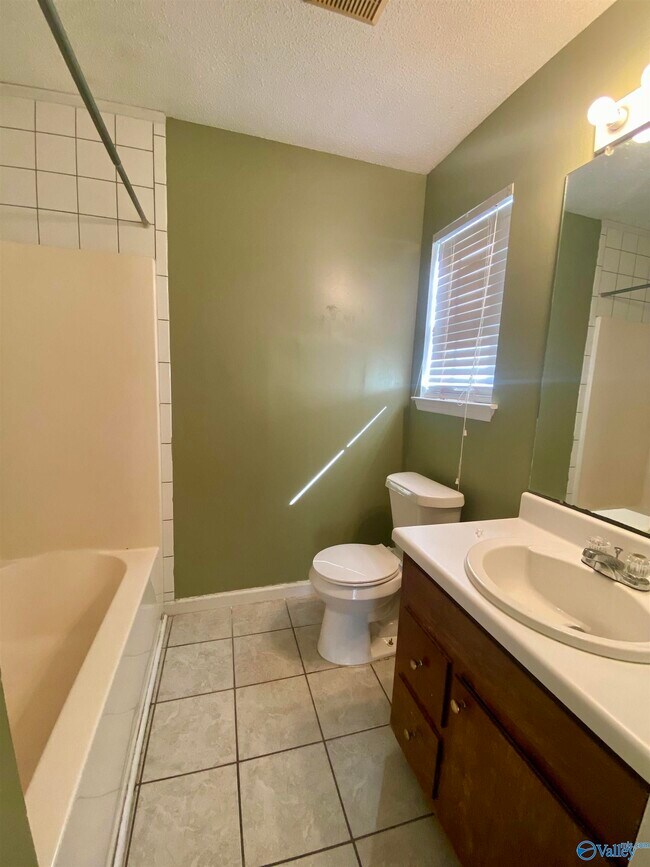 Building Photo - 242 Comet Dr