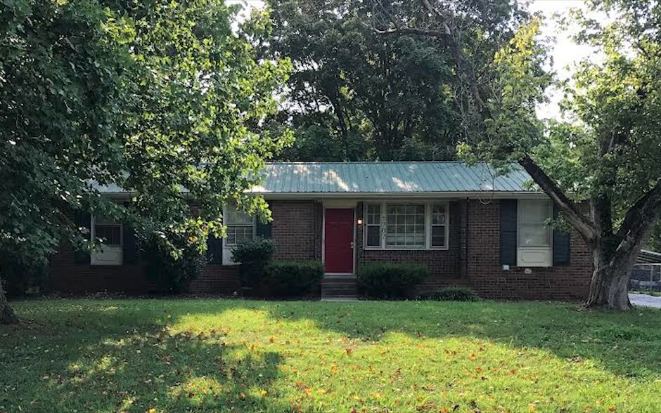 Building Photo - 1707 Woodside Dr